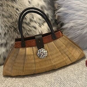 Elegant Tan Pleated Wicker Mosaic Shell Brown Leather Handle Straw Handbag Purse